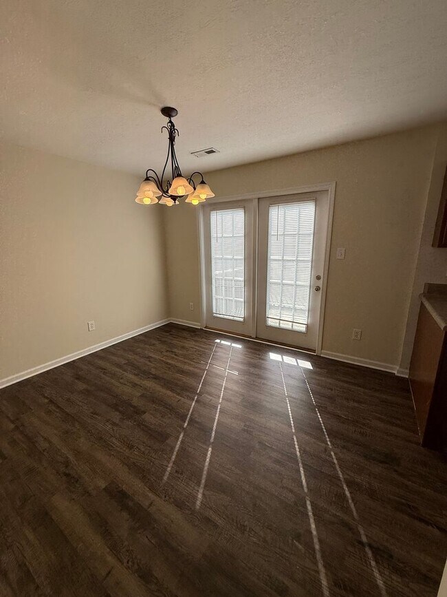 Building Photo - Charming 3 Bedroom 2.5 Bath townhome in Powell