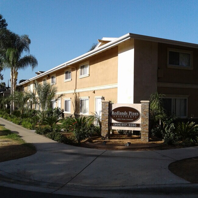 Building Photo - 1001 Pine Ave