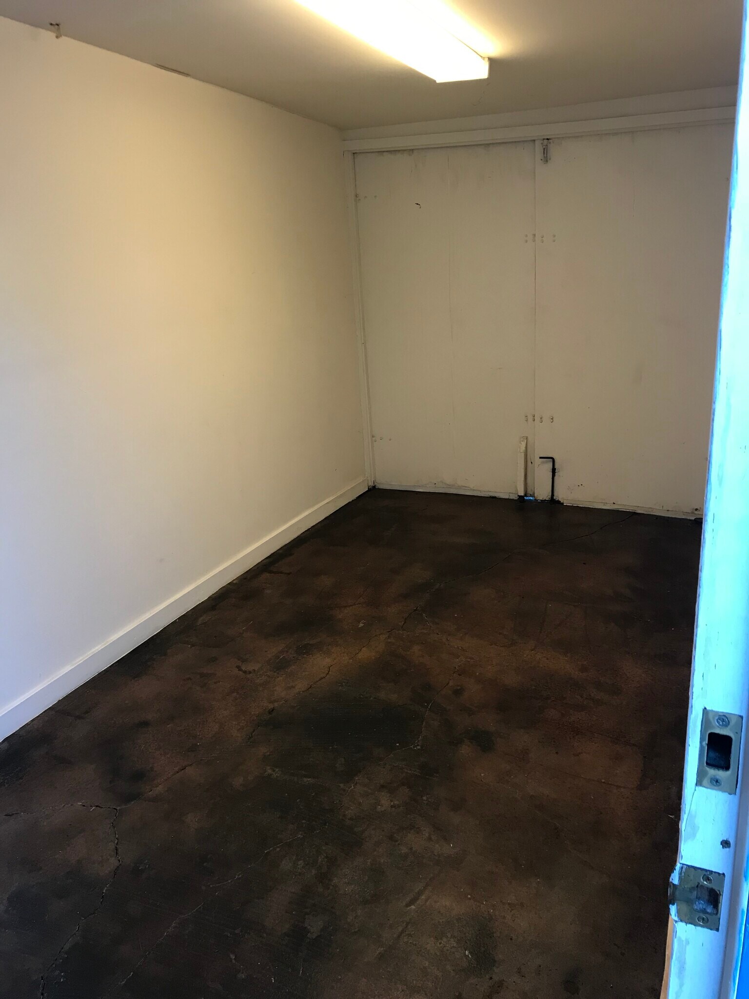 Converted garage for office, gym or studio - 8268 Waring Ave