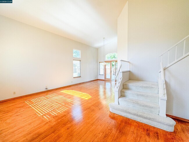 Building Photo - 115 Bermuda Ct