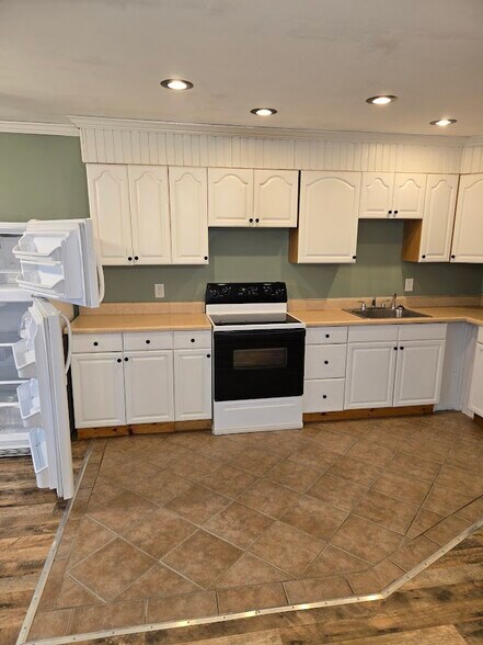 Building Photo - 84 S Main St