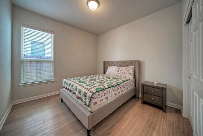 Building Photo - 913 Fortrose Ter