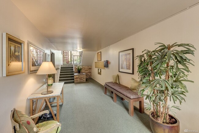 Building Photo - 1bd/1ba Seattle Condo