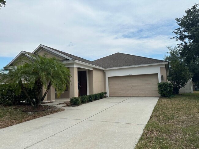 Building Photo - 2211 Pine Oaks Tr