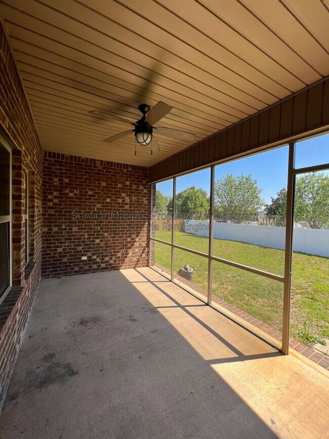 Building Photo - 4233 S Cambridge Way