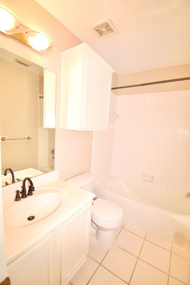 Building Photo - 514 Avery Dr