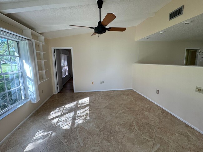 Building Photo - 3966 Oakhurst Blvd