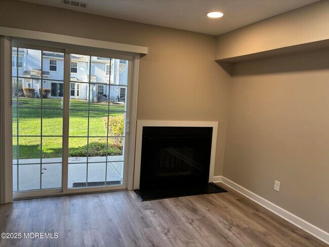 Building Photo - 248 Larchwood Ct