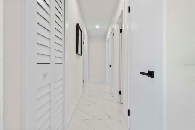 Building Photo - 8014 W Comanche Ave