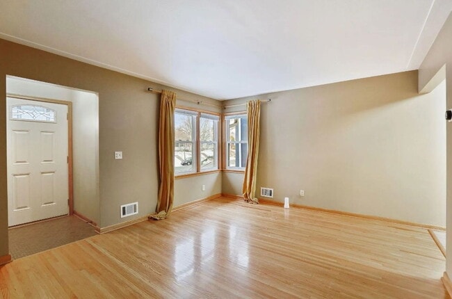 Building Photo - 4539 Bloomington Ave