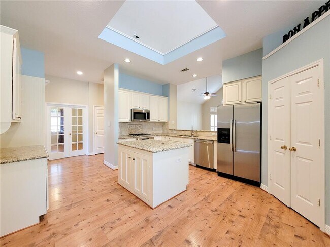 Building Photo - 3218 Vanity Dr