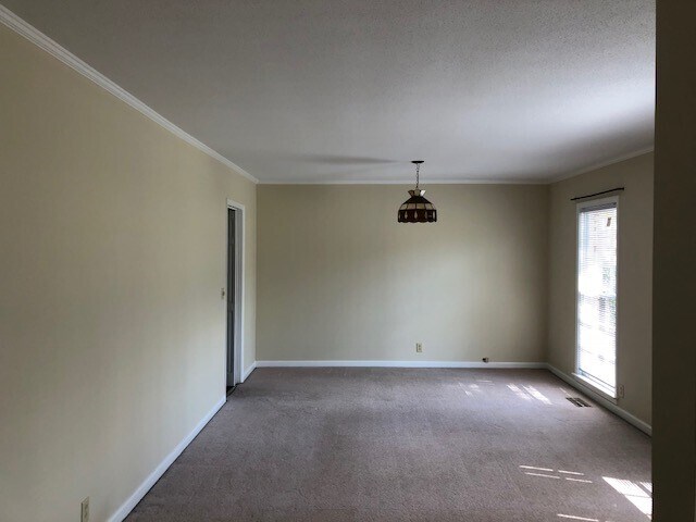 Building Photo - 1002 Selkirk Dr