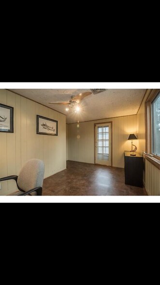 Building Photo - 2711 W 71st Terrace