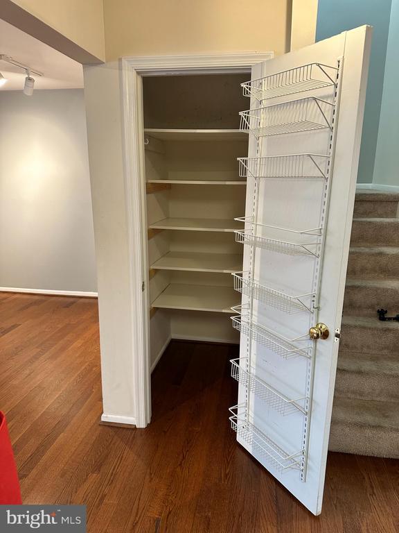 Building Photo - 7943 Timarand Ct