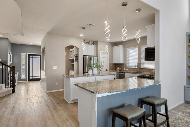 Building Photo - 408 Ravello St