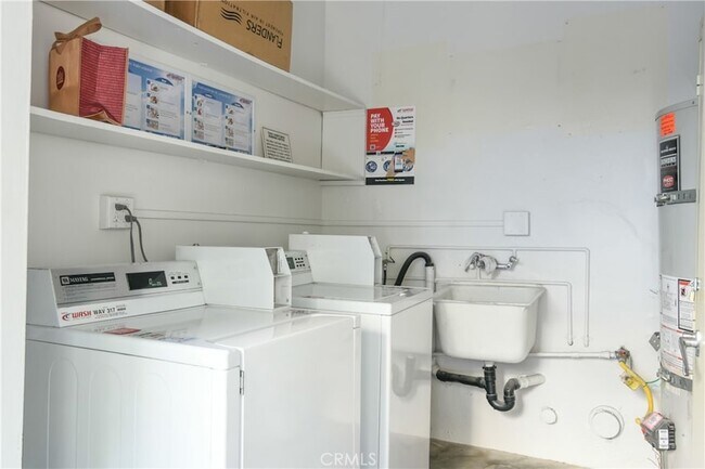 Building Photo - 11921 Goshen Ave