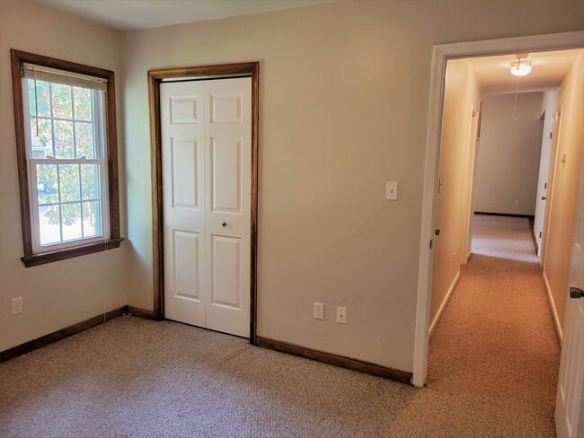 Building Photo - Spacious 3 bedroom 2 bath rancher availabl...