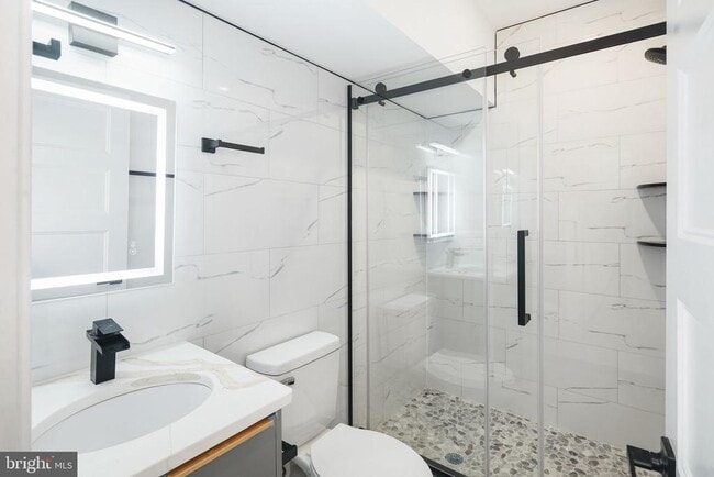 Building Photo - 2000 N Front St