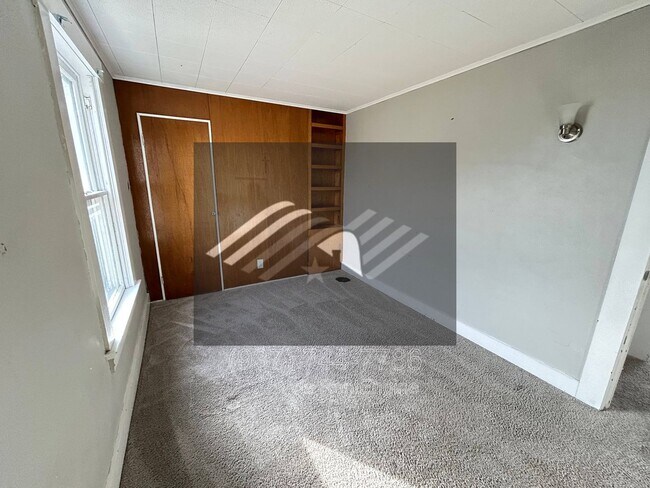 Building Photo - 211 Alaska St