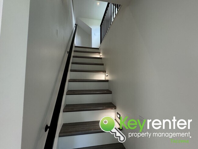 Building Photo - One of a Kind Remodeled House in Tacoma!