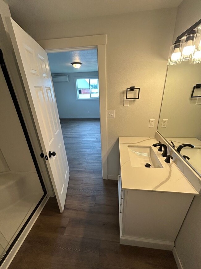 Building Photo - Fully Remodeled Five Bedroom House for Rent!