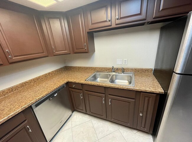 Building Photo - 2045 S 14th Ave