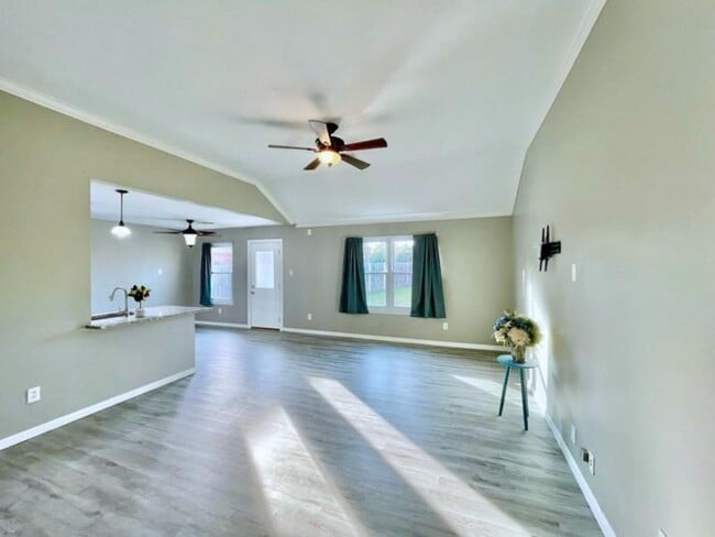 Building Photo - 6935 Creek Village Dr