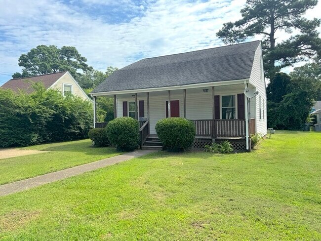 Building Photo - CHARMING 4-BEDROOM, 2-BATH COTTAGE-STYLE HOME IN HAMPTON, VA!