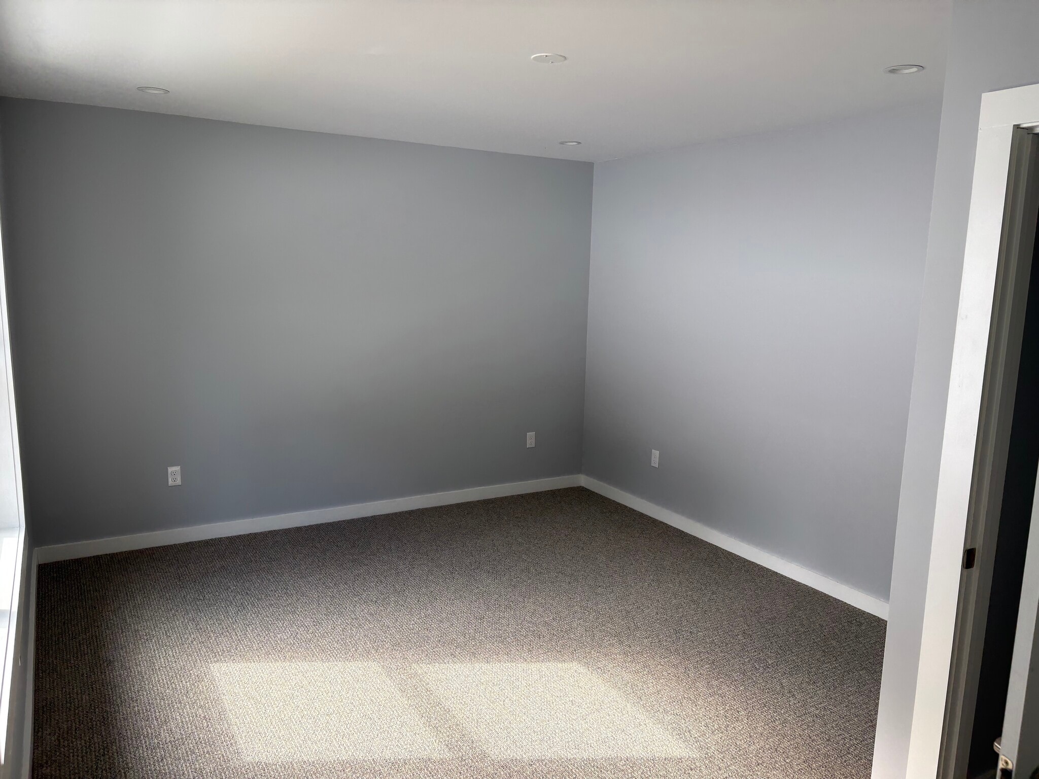 Building Photo - 867 Upper Pleasant Valley Rd