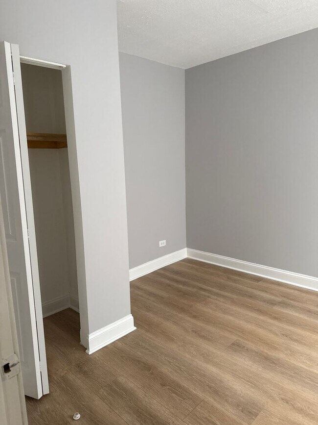 Building Photo - 2 BED APARTMENTS AVAILABLE RENT STARTING AT $1,400.00