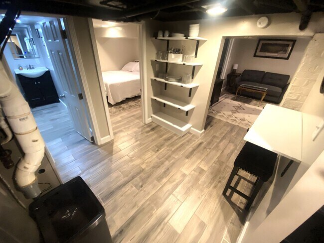 Building Photo - 428 E Lane Ave