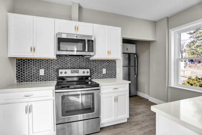 Building Photo - 17 N Church St