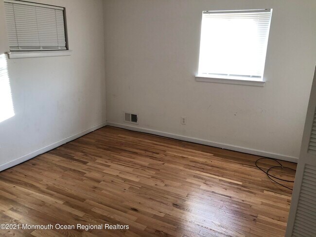 Building Photo - 3 Peach Tree Rd