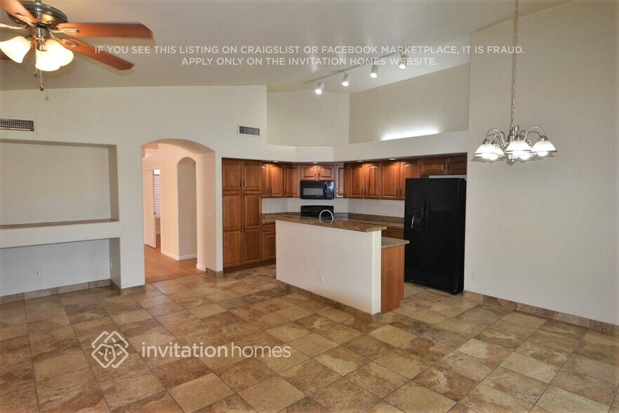 Building Photo - 10886 W Loma Ln