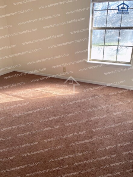 Building Photo - 402 Oriole Dr
