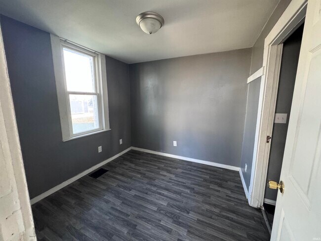 Building Photo - 401 N Monroe St