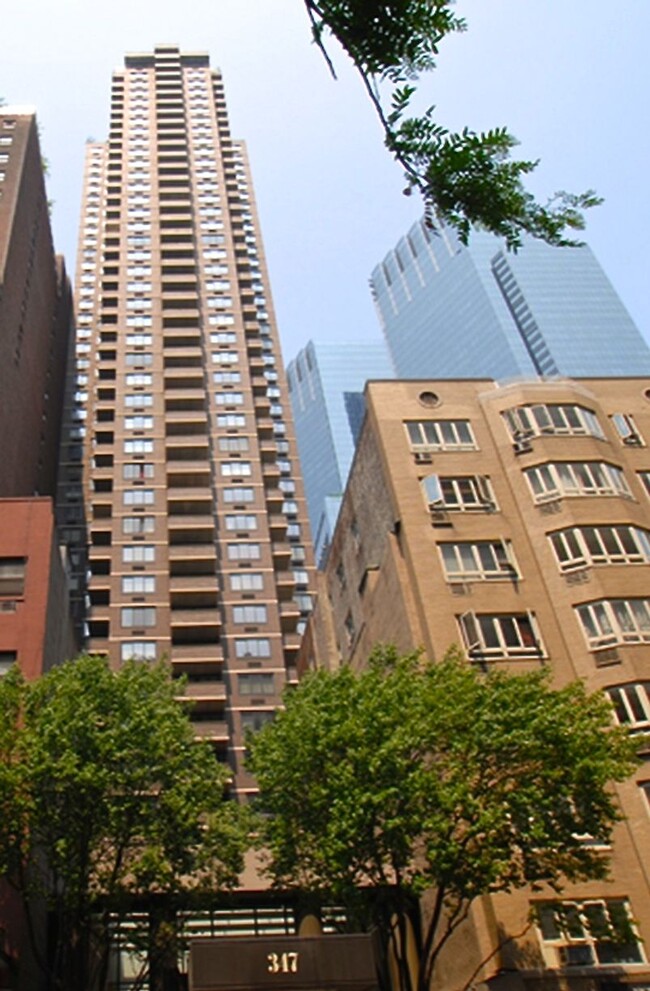 Primary Photo - 348 W 58th St