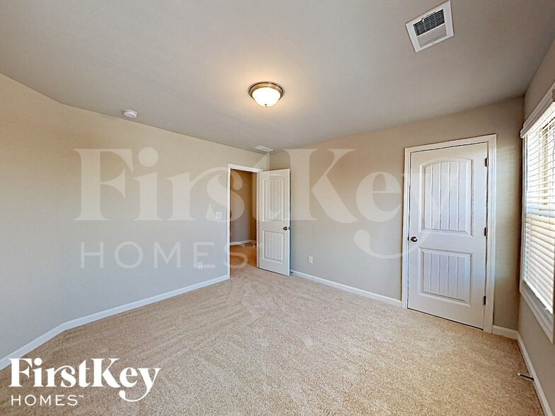 Building Photo - 3196 Baylor Cir