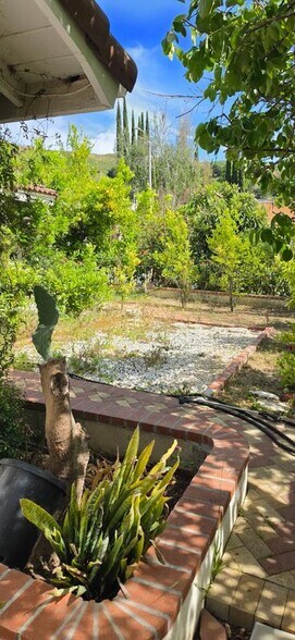 Building Photo - 28915 Hollow Brook Ave