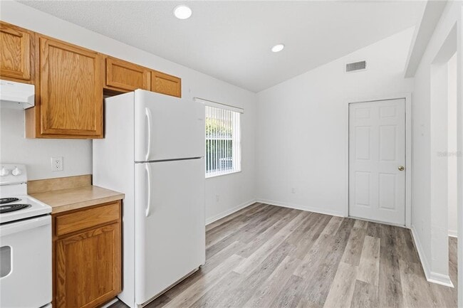 Building Photo - 210 Pine Cone Dr