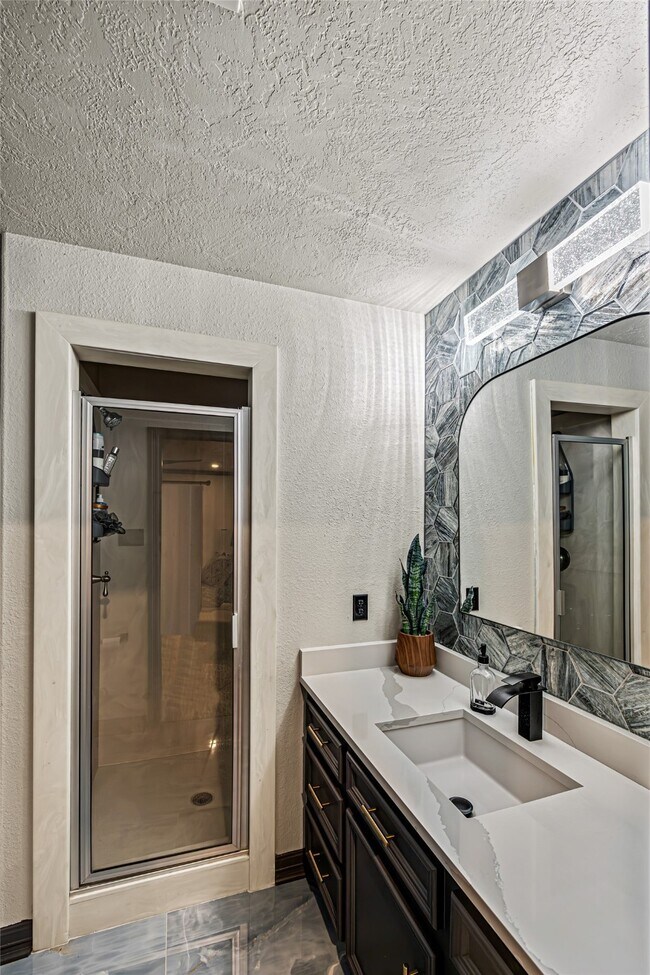 Building Photo - 12345 White Oak Point