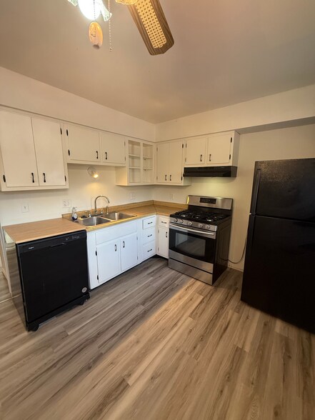 KITCHEN - 581 Bessinger Dr