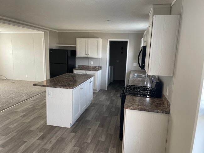 Building Photo - 46000 Geddes Rd