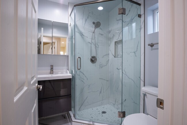 Building Photo - 1637 N Allen Ave