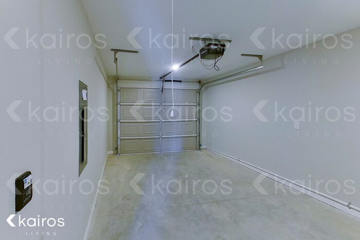 Building Photo - 13 Burnt Oak Cir
