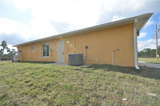 Building Photo - 1132 Edelweiss St E
