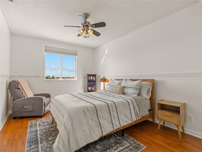 Building Photo - 1433 Presidio Dr