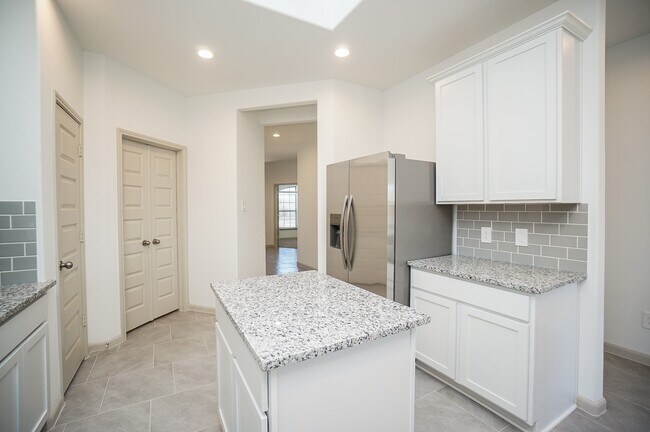 Building Photo - 3318 Parker Trce Dr