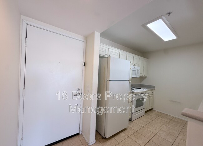 Building Photo - 5726 La Jolla Blvd