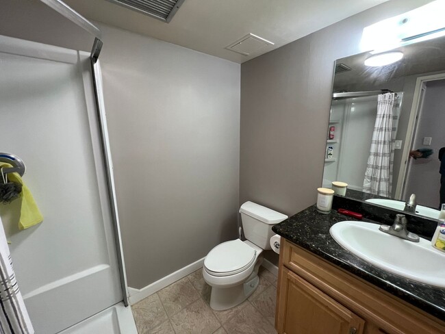 Building Photo - 419A Atkinson Dr